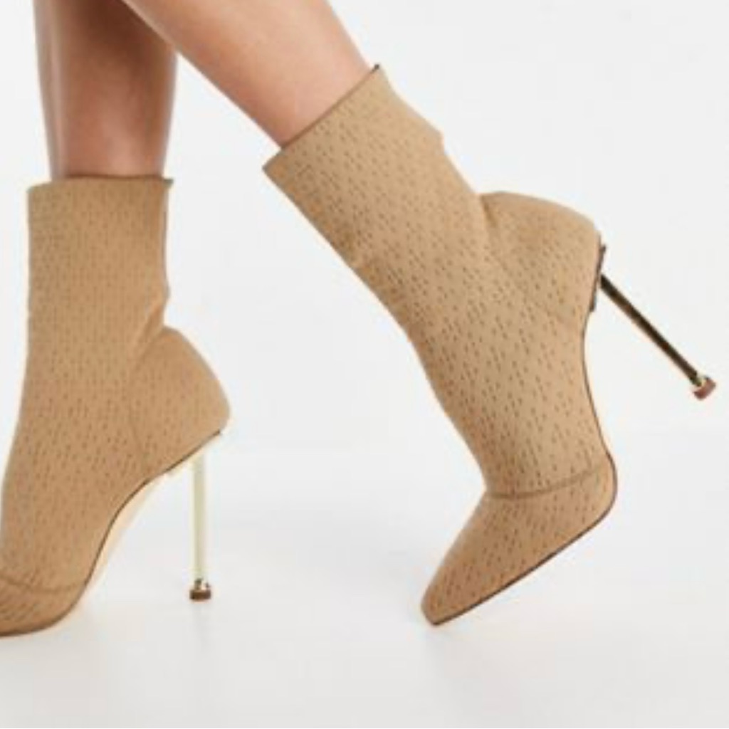 Simmi London Shae Sock Boots Beige, Gold-Tone Stiletto Heel And Pointed Toe Sz 7
